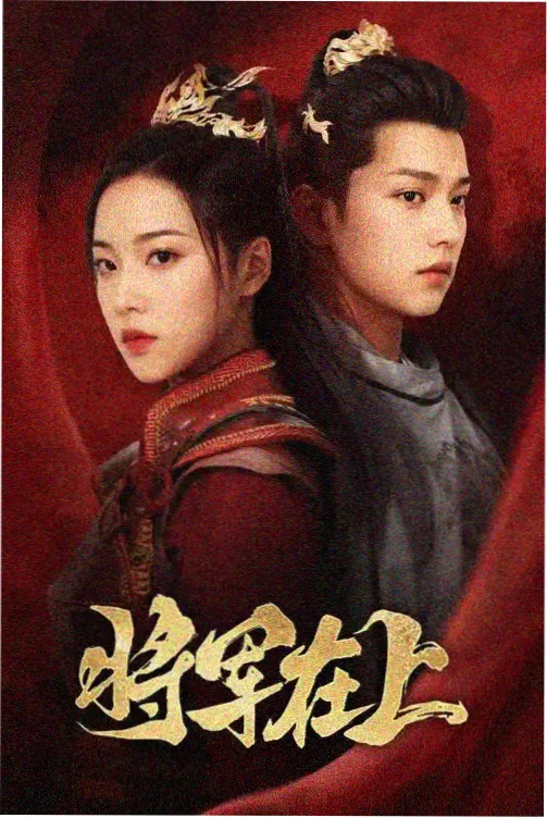 古城巷口转角白墙与青瓦，光线柔和